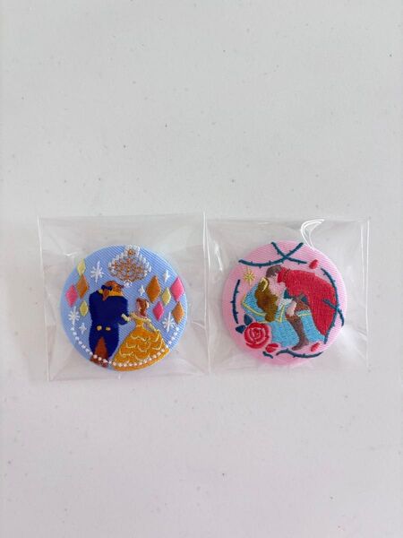 ディズニー バッジ 刺繍 缶バッジ オーロラ 美女と野獣 眠れる森の美女 刺繍缶バッジ 缶バッジ Disney