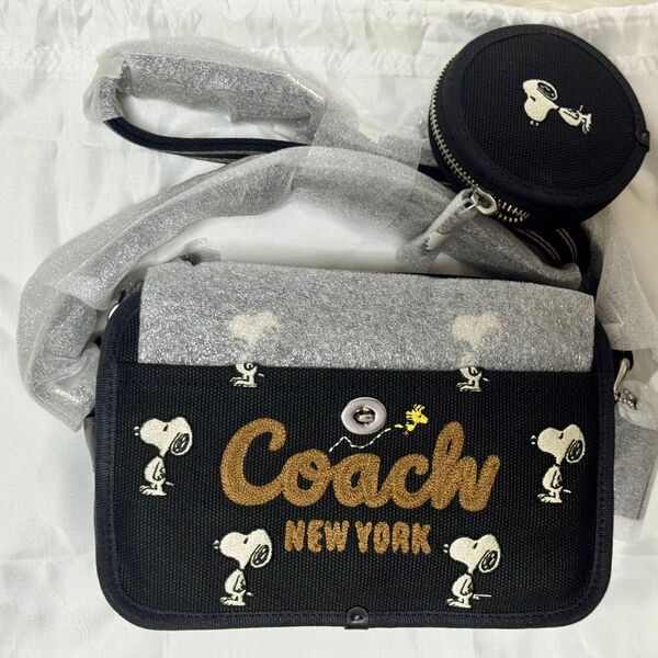 【COACH X PEANUTS】カーゴ カメラ バッグ・スヌーピー プリント