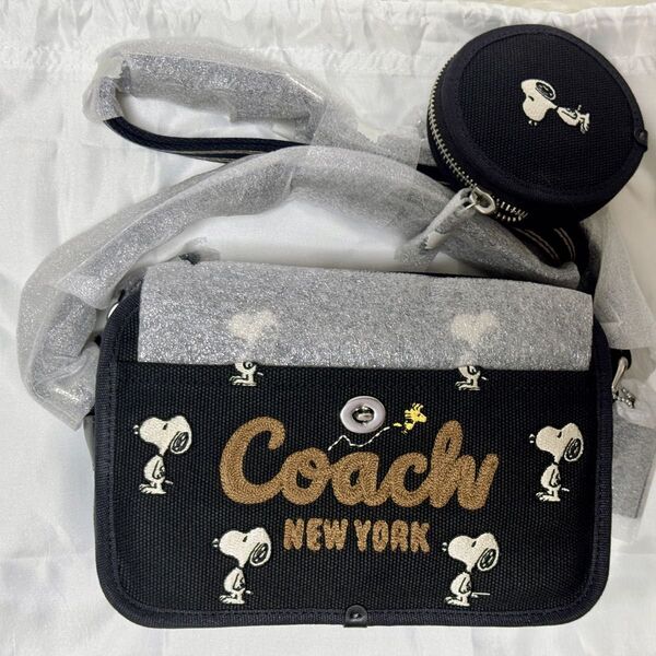 【COACH X PEANUTS】カーゴ カメラ バッグ・スヌーピー プリント