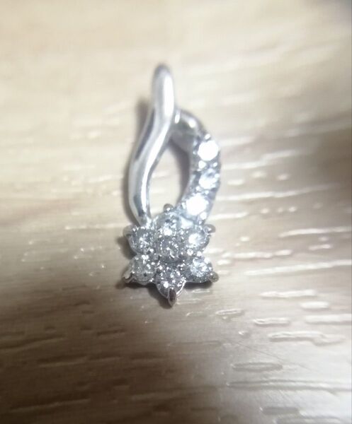 【訳あり!値下不可】250642 ダイヤ 0.3ct k18wg 約0.91g ペンダントトップ