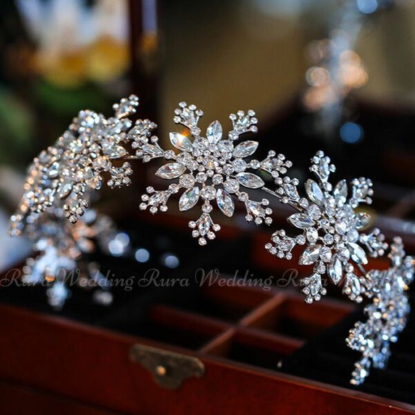 シルバーヘッドドレス雪の結晶ヘアアクセサリー髪飾りティアラ ブライダルアクセサリー ウェディングアクセサリー 結婚式パーティー新品