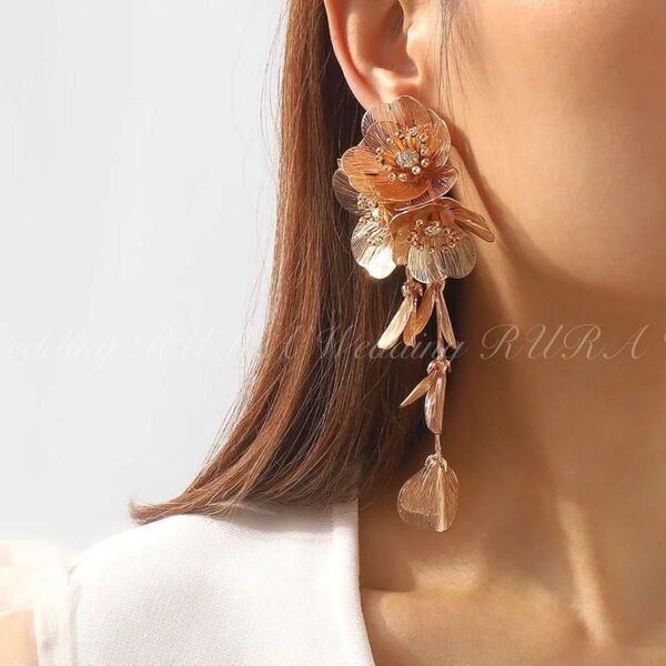 ロングピアス 新品 ゴールド フラワー 結婚式 ブライダル ウェディングアクセサリー 前撮り 花嫁 パーティー 大ぶり 成人式