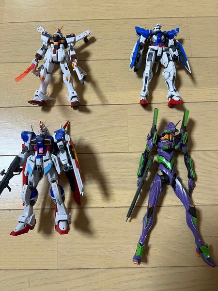 RGガンプラ3台、RGエヴァ初号機