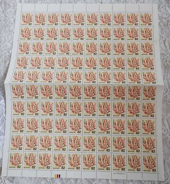 新品 未使用ウメ82円切手100枚1シート 8200円分 ※現行の絵柄でないので「記念シート」扱いとなります。