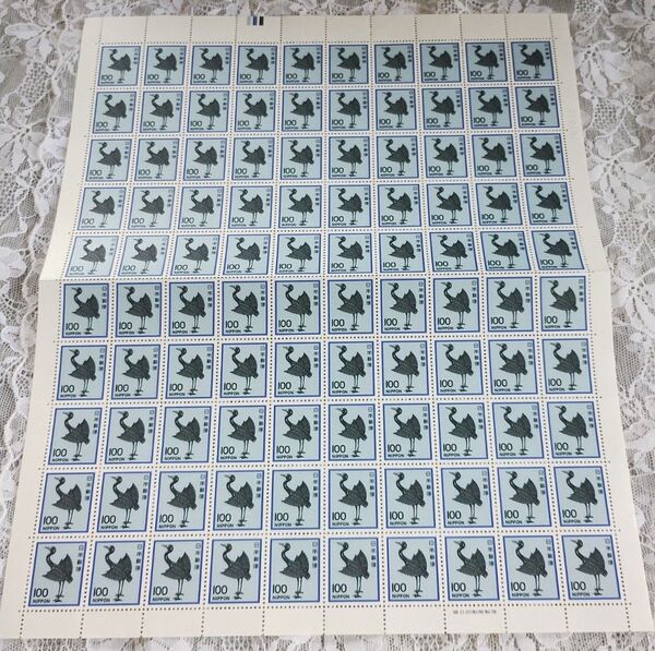 新品 未使 銀鶴旧100円切手100枚1シート 10000円分 ※現行の絵柄でないので「記念シート」扱いとなります。