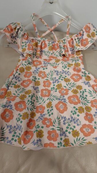 ①☆美品☆ お花柄、女の子用ワンピース水着 120サイズ