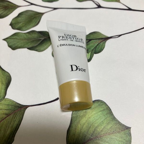 ディオール Dior プレステージ ホワイトリンクルエマルジョン ルミエール 5ml