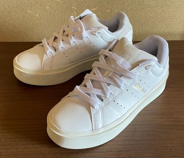 アディダス adidas スタンスミス ボネガ クラウドホワイト 厚底 22.0cm