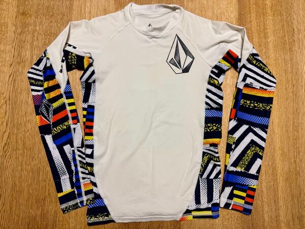 VOLCOM ラッシュガード