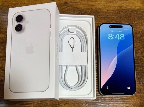 Apple版iPhone16 128GBホワイトSIMフリー バッテリー100 % 放充電2回