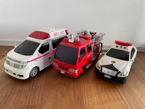 Toyco(トイコー) サウンド&フリクション クラウンパトカー エルグランド救急車 ポンプ消防車 緊急車両 3台セット