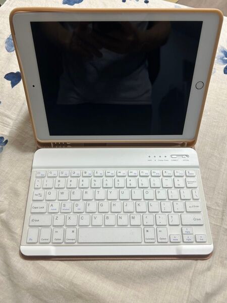 【美品】 iPad 第6世代 32GB セルラーモデル カバー・キーボード付き