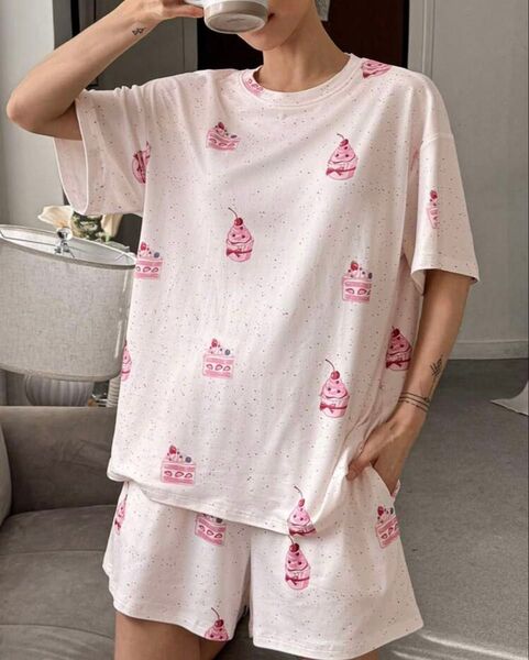 極美品ピンクケーキモチーフTシャツ&ショートパンツセットルームウェアパジャマ