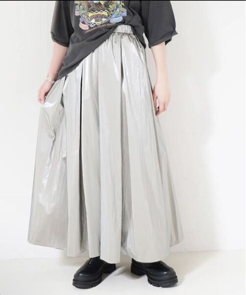 ★新品タグ付きROSIEEメタリックギャザースカート