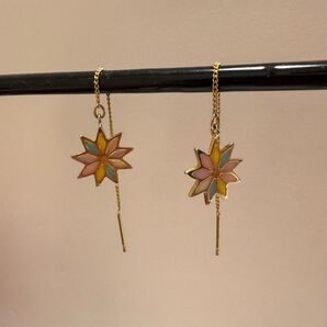 ゴールド アメリカンピアス 花モチーフ カラフル