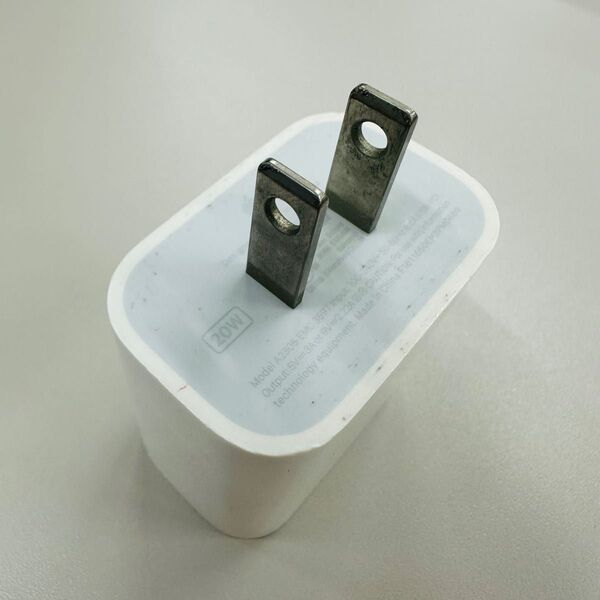 Apple 20W USB-C 電源アダプタ