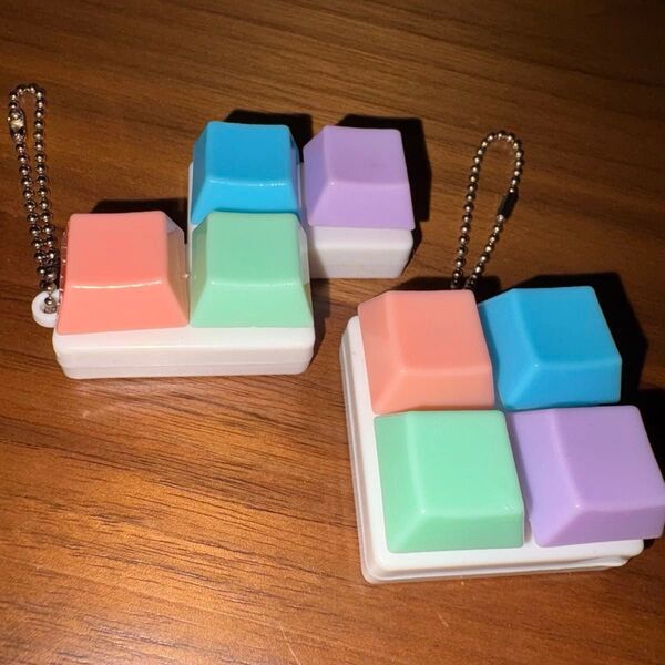 キーボード キーホルダー 無限カチカチ キューブキートップ カラフル 押せる