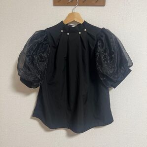 美品しまむら購入黒パール付袖シアーブラウスM