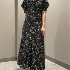 最終セール(ZOZOTOWN購入品)フレイアイディー ラインフラワースリーブタックワンピース