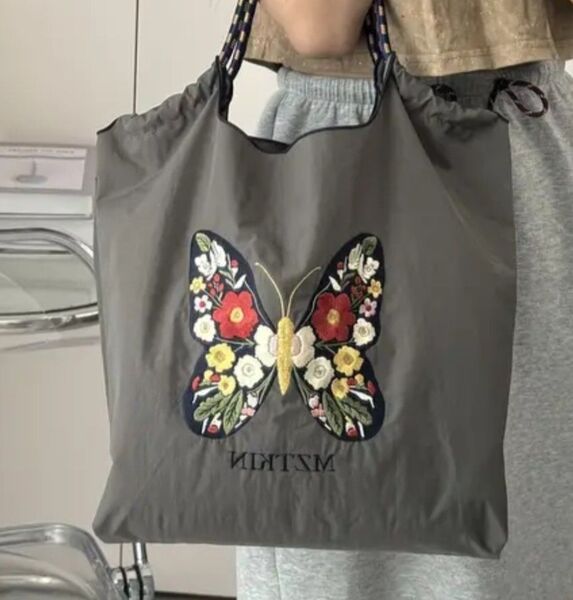 刺繍エコバッグ グレー 蝶 Mサイズ トートバッグ ショルダーバッグ かわいい