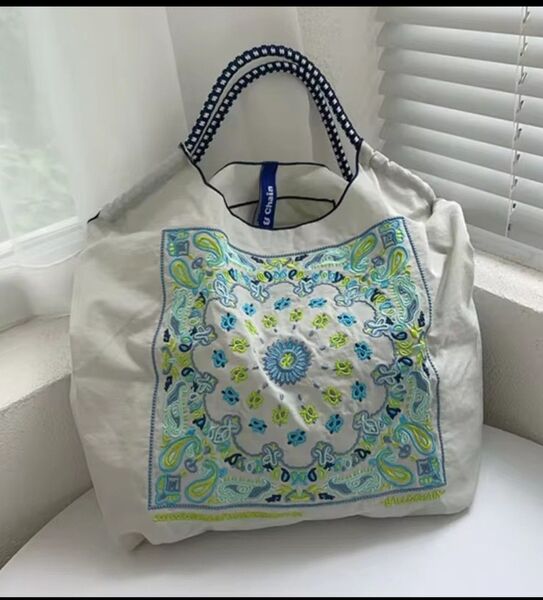 刺繍エコバッグ ライトグレー バンダナ柄 水色 青 Mサイズ トートバッグ ショルダーバッグ かわいい
