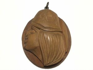 a dog race wooden 4.5g author thing leaf . person skill oval pendant top 