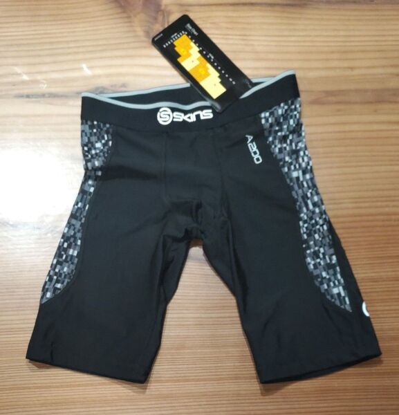 SKINS スキンズ A200 メンズ コンプレッション ハーフタイツ メンズ サイズM 新品 匿名
