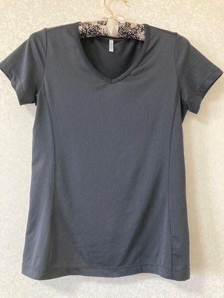 速乾素材 VネックTシャツ