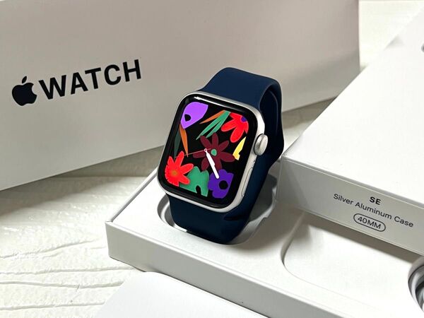 ★ 美品 ★ Apple Watch SE 40mm アップルウォッチ シルバー アルミニウム GPS 付属品新品未使用