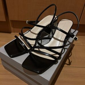 チャールズ&キース CHARLES & KEITH ブラックストラップサンダル ヒールサンダル 靴 レディース