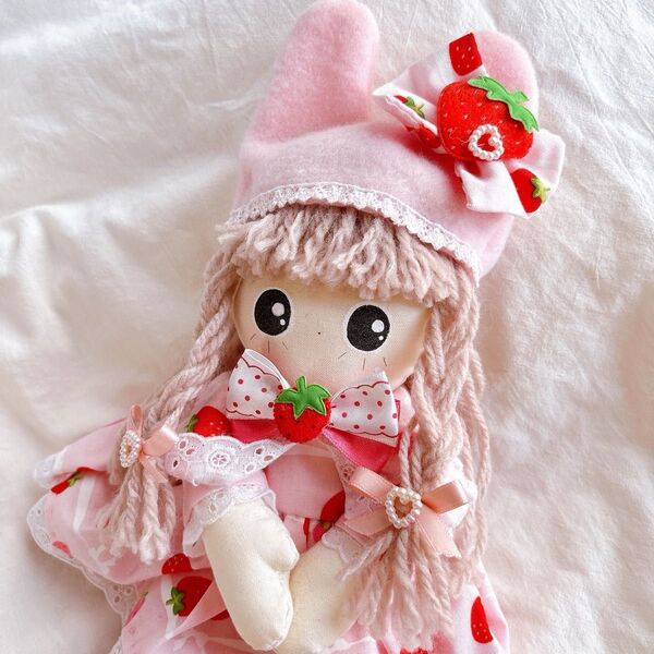 【美品】ハンドメイド カントリードール 約32cm いちご ピンク リボン