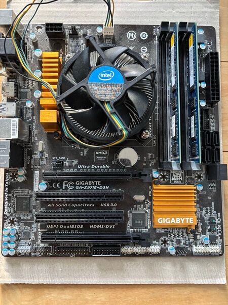 GIGABYTE GA-Z97M-D3H マザーボード Core i3 4160 他 セット 中古動作品