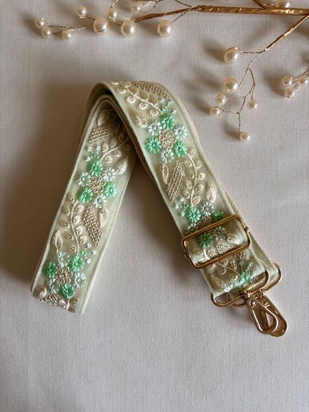 インド刺繍リボンショルダーベルト*スマホショルダーストラップ*カメラストラップ*ミントグリーン*太幅