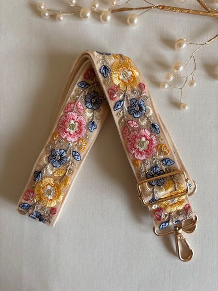 インド刺繍リボンショルダーベルト*スマホショルダーストラップ*カメラストラップ*太幅*1点のみ