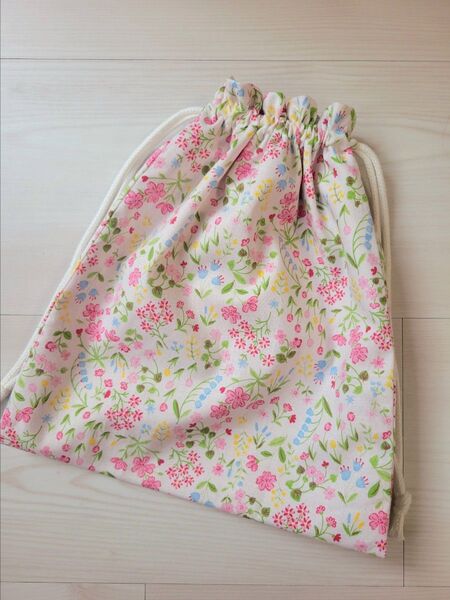 ◇匿名配送◇カラフル花柄フリル巾着袋 大きめ 体操服袋 給食袋 ピンク お花畑 タグ付き 裏地付き ハンドメイド ポーチ