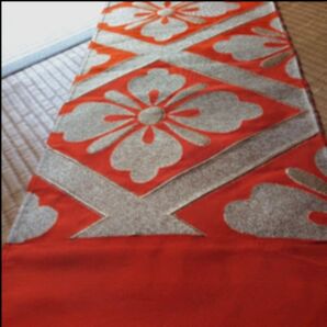 朱赤に金糸の御殿つづれの袋帯のハギレ ハンドメイド