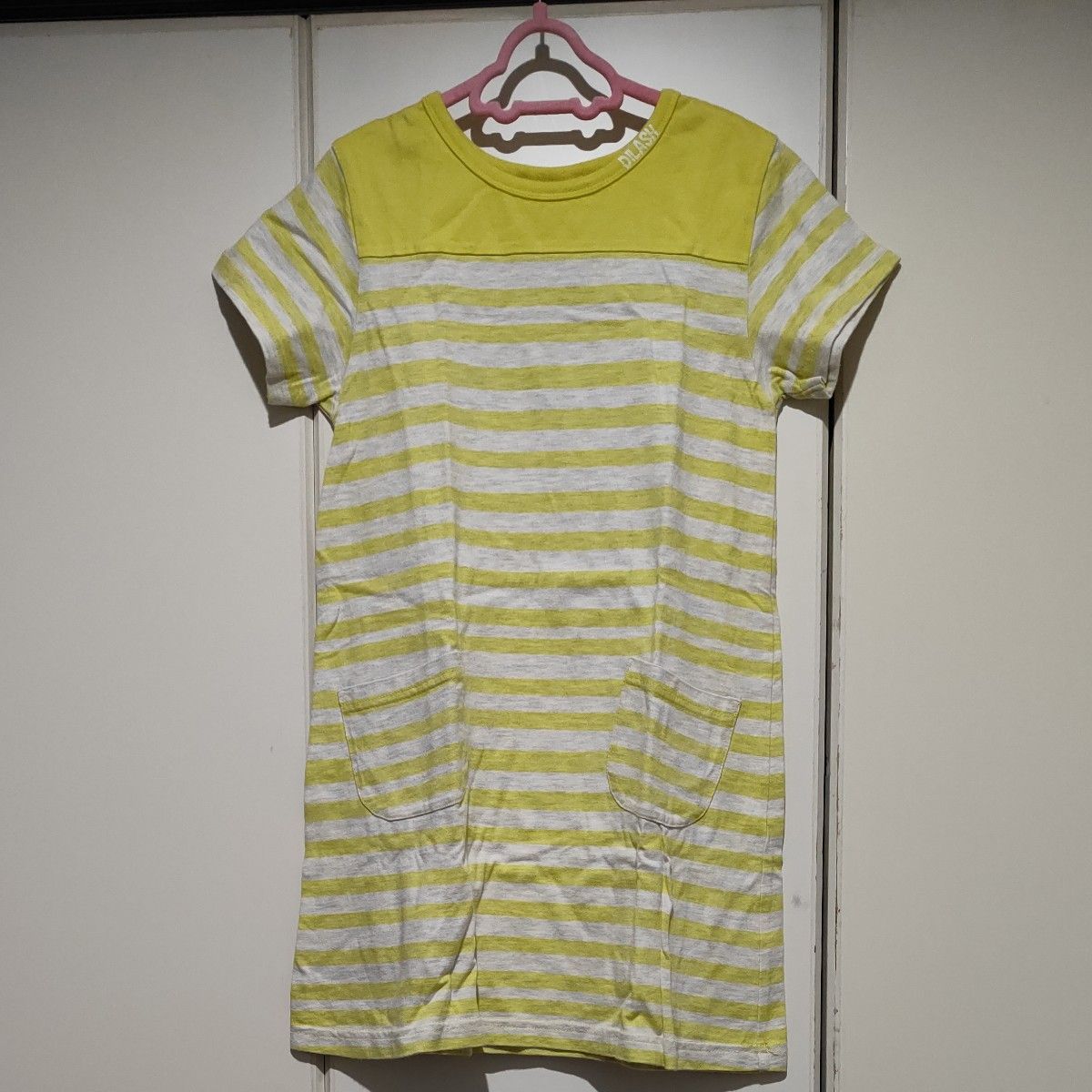 美品☆DILASH ボーダー柄Tシャツワンピース　イエロー系　130
