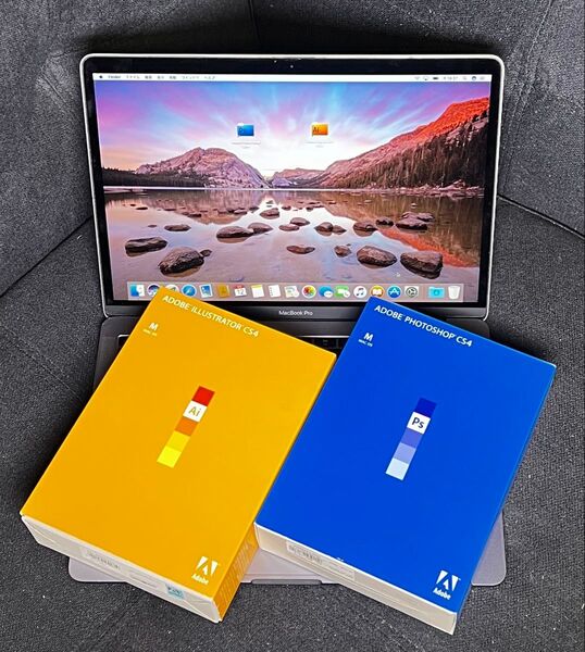 Adobe Illustrator & Adobe Photoshop & MacBook Pro (13-inch, 2017)
