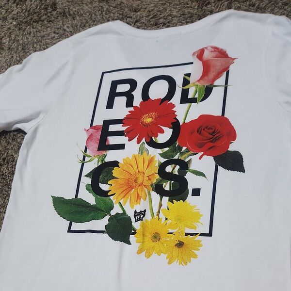 ロデオクラウンズ 花柄 Tシャツ