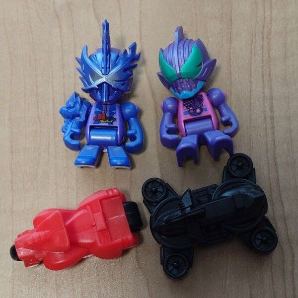 びっくらたまごデラックス 仮面ライダー セイバー リバイス
