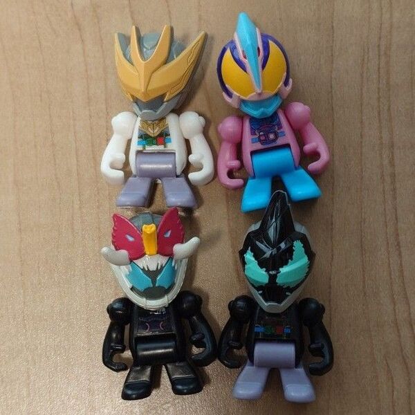 びっくらたまご 仮面ライダーリバイス フロアクションヒーロー