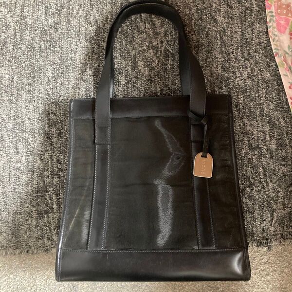 GUCCI ブラックレザートートバッグ