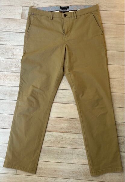 TOMMY HILFIGER トミーヒルフィガー ストレートフィット チノパン 34/32 ベージュ