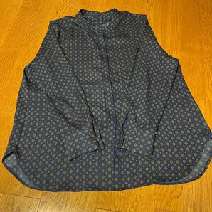 ブラウス ネイビー 幾何学模様 バンドカラー