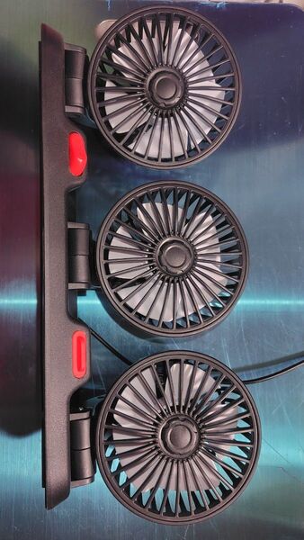 車用 12V 三連扇風機 シガーソケットタイプ 弱強風切替え 芳香剤ソケット
