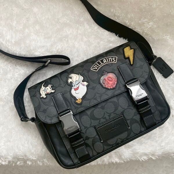 DISNEY X COACHトラッククロスボディ シグネチャー CC037 コーチ ショルダーバッグ ディズニー ヴィランズ