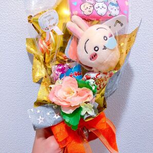 お菓子ブーケ ちいかわ うさぎ 金色 黄色 バルーンブーケ 花束 ぬいぐるみ ハンドメイド プレゼント