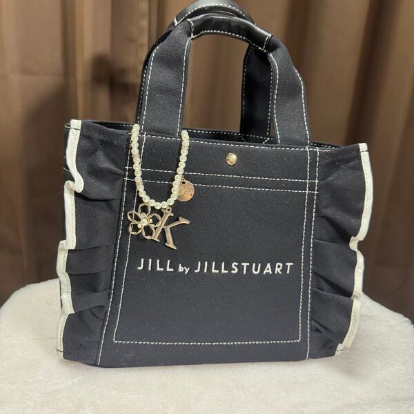 JILL by JILLSTUART フリル付きトートバッグ ブラック