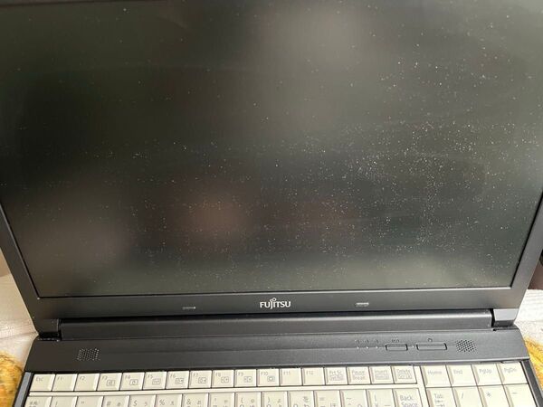 品名: 富士通 LIFEBOOK A576/NX 2016年5月 i3 6100U 2.3GHz 第6世代
