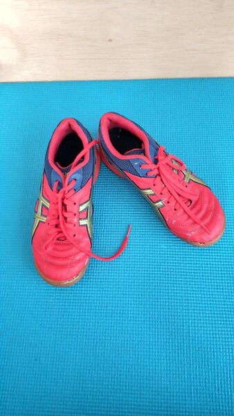 asics フットサルシューズ レッド